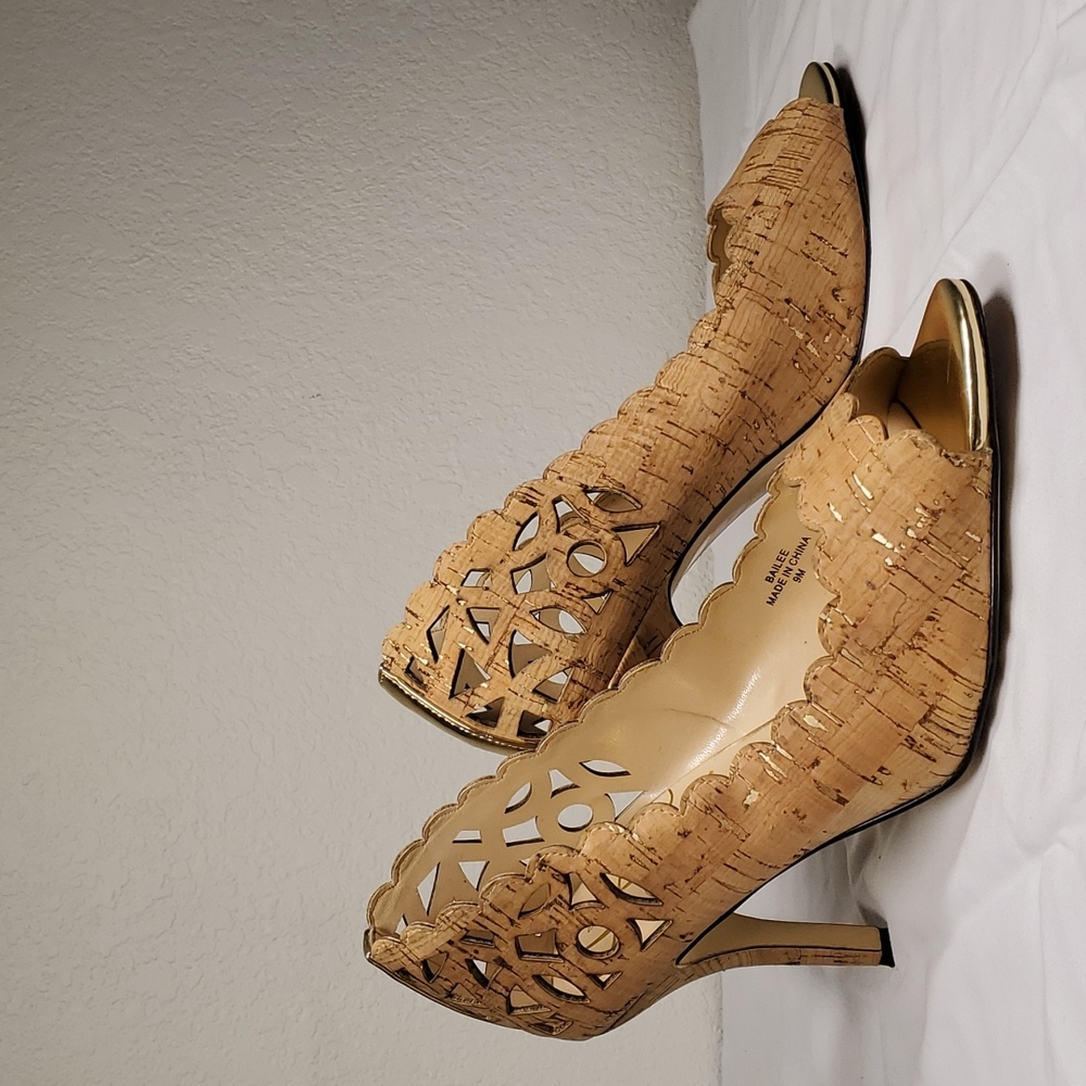 J. Renee Size 9 Cork & Gold Peep Toe Heel
